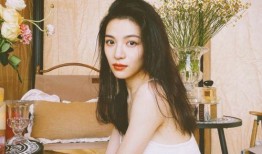 钟楚曦恋情爆料最新消息,神秘男友身份引热议，细节揭秘！