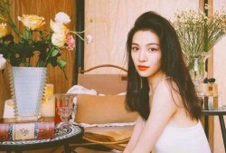 钟楚曦恋情爆料最新消息,神秘男友身份引热议，细节揭秘！